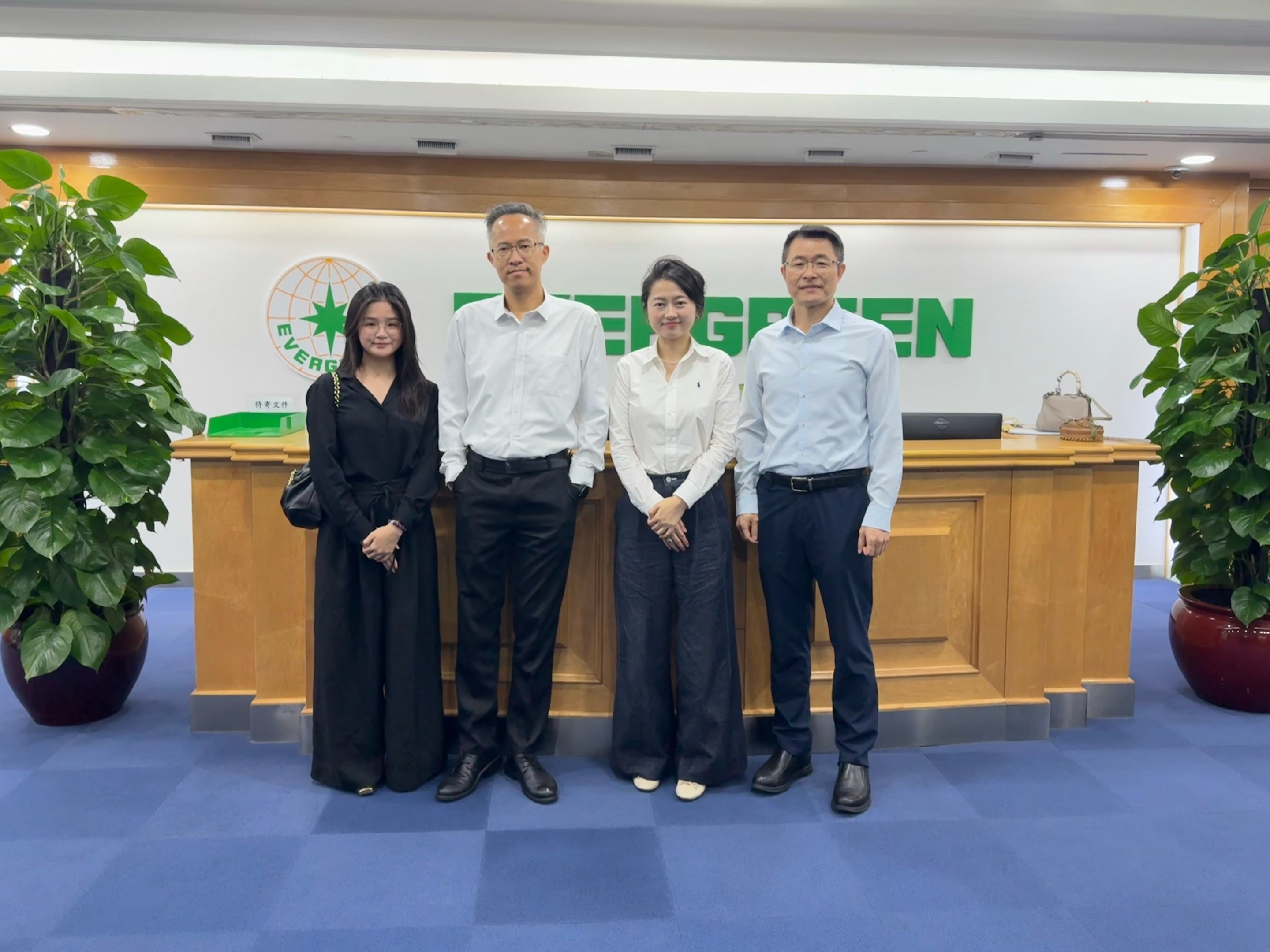 集團(tuán)副總同商務(wù)經(jīng)理拜訪EMC香港